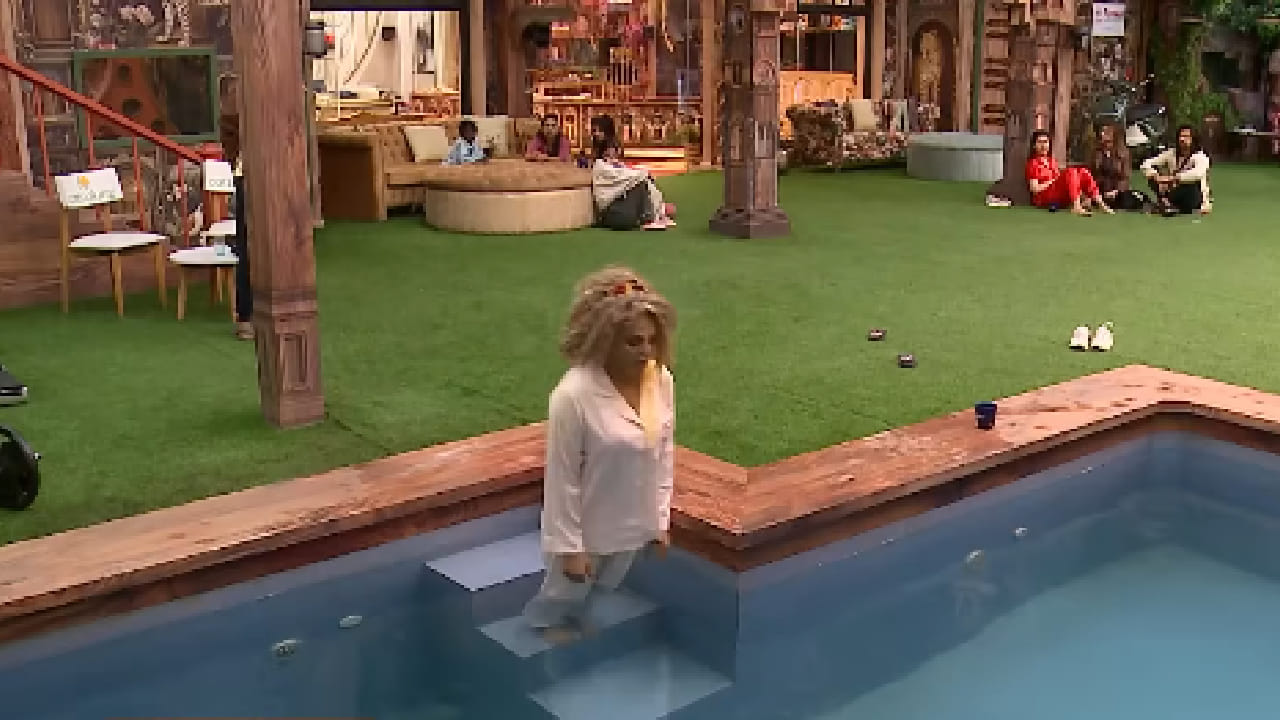 असं काय घडलं की राखीने स्वत:ला दिली मोठी शिक्षा, थेट घरातील सर्वच सदस्य हादरले, Video व्हायरल