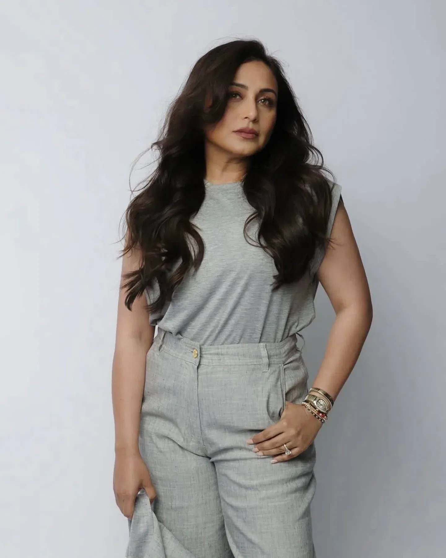 पण अखेरीस तिने बॉलिवूडचा दिग्गज दिग्दर्शक आदित्य चोपडासोबत लग्न करुन संसार थाटला. राणीचं आयुष्य कुठल्या चित्रपटाच्या स्क्रिप्टपेक्षा कमी नाहीय. 21 मार्च आज तिचा वाढदिवस आहे. राणी मुखर्जीच्या करिअरवर एक नजर मारुया. 