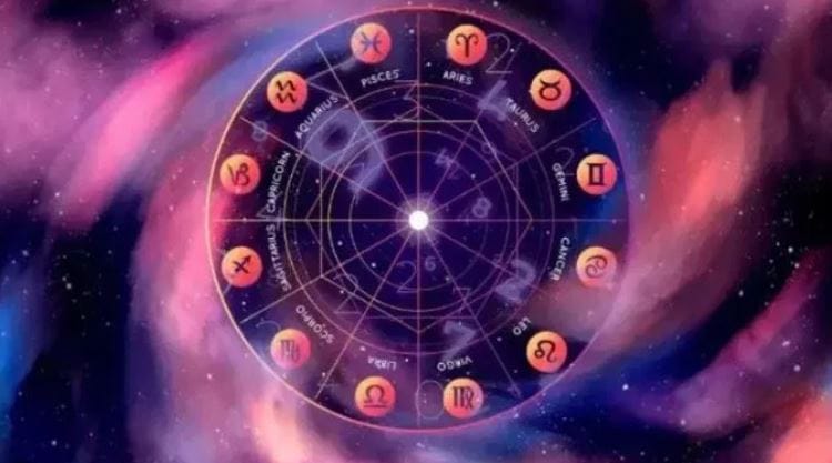 या विशिष्ट योगामुळे मेष राशीच्या लोकांवर काही महत्त्वाच्या जबाबदाऱ्या पडण्याची शक्यता आहे. एप्रिल महिन्यातील काही दिवस आव्हानाचे असणार आहेत.कठोर मेहनत करूनही चांगले फळ मिळण्याची शक्यता नाही. परंतु अचानकपणे धनलाभ होऊ शकतो. 