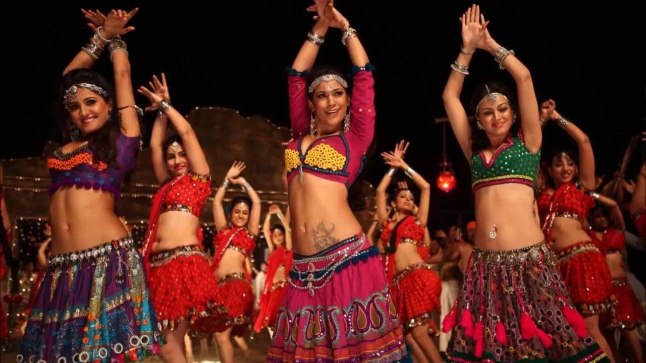 वर्ष 2012 मधील चित्रपट 'राउड़ी राठौर' यातील 'आ रे प्रीतम प्यारे' गाण्यावरूनही वाद झालेला. वाद असूनही हे गाणं हिट ठरलं होतं.  या गाण्याला ममता शर्मा औप सरोश सामी यांनी आवाज दिलेला. 