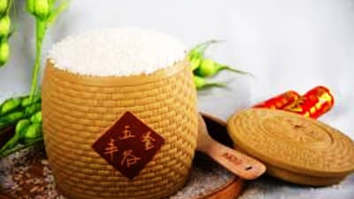 तांदळाच्या बॉक्समध्ये ठेवा ही एक गोष्ट, घरात कधीही अन्नाची कमतरता भासणार नाही