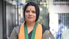 लाल दिवा, महागडं घड्याळ आणि आता थेट... मुंबईच्या महापौर पुन्हा चर्चेत.