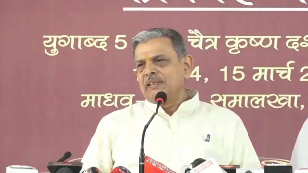 व्यक्तीच्या मृत्यूनंतर विरोध केला जात नाही, भारताची हीच परंपरा; खामेनेई यांच्याबाबत सरकार्यवाह दत्तात्रय होसबळे काय म्हणाले? व्यक्तीच्या मृत्यूनंतर विरोध केला जात नाही, भारताची हीच परंपरा; खामेनेई यांच्याबाबत सरकार्यवाह दत्तात्रय होसबळे काय म्हणाले?