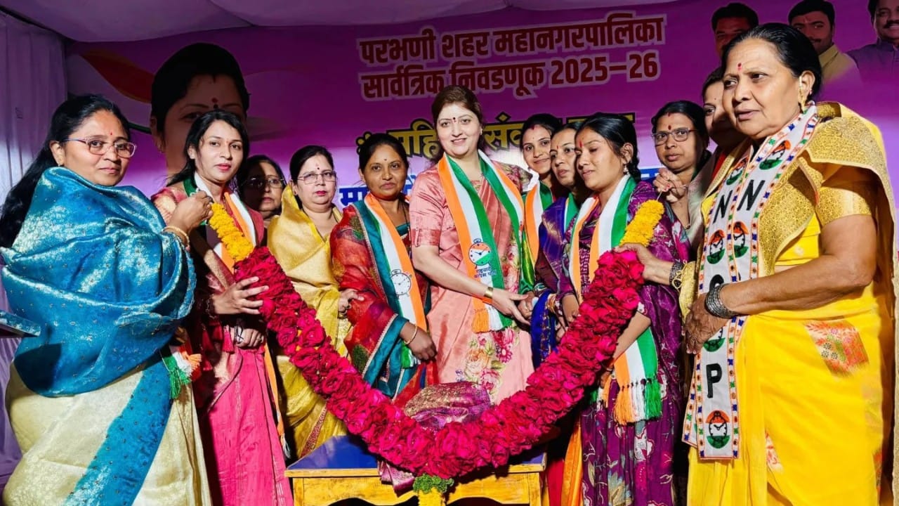 मात्र हा वाद नक्की काय आहे आणि त्यांचा इथपर्यंतचा प्रवास कसा होता, त्यांची राजकीय कारकिर्द कशी सुरु झाली, याबद्दल आज आपण सविस्तर माहिती घेणार आहोत.