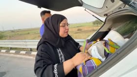 प्रसिद्ध अभिनेत्याचा बहिणीला हायवेवर इफ्तार करणं पडलं महागात.