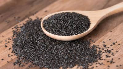 उष्माघाताच्या त्रासापासून बचाव करण्याबरोबरच रोगप्रतिकारक शक्ती वाढवण्यासाठी या बियांचे पाणी पिणे ठरेल फायदेशीर