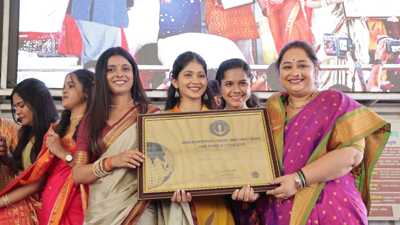 अखिल भारतीय श्री स्वामी समर्थ गुरुपीठ, त्र्यंबकेश्वर आणि परमपूज्य गुरुमाऊली यांच्या कृपाआशीर्वादाने जवळप्पास  7000 हून अधिक भक्तांसोबत परब कुटुंबाने श्री स्वामी समर्थ तारक मंत्राचं सामूहिक पठण करत ‘वर्ल्ड रेकॉर्ड्स बुक ऑफ इंडिया’ला गवसणी घातली आणि स्वामींचं आशीर्वाद घेतलं. 
