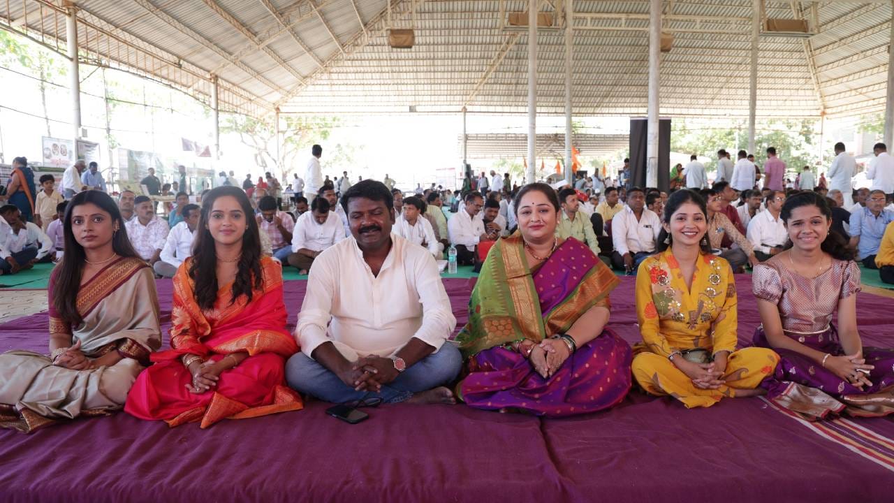 झी मराठी वाहिनीवर ‘सनई चौघडे’ ही मालिका प्रेक्षकांच्या भेटीला आली आणि आठवड्याभरातच ही मालिका प्रेक्षकांच्या पसंतीस उतरत आहे. या मालिकेची कथा लालबागमध्ये राहणाऱ्या परब कुटुंबाची आहे, ज्यांची स्वामींवर अत्यंत श्रद्धा आणि भक्ती आहे. 
