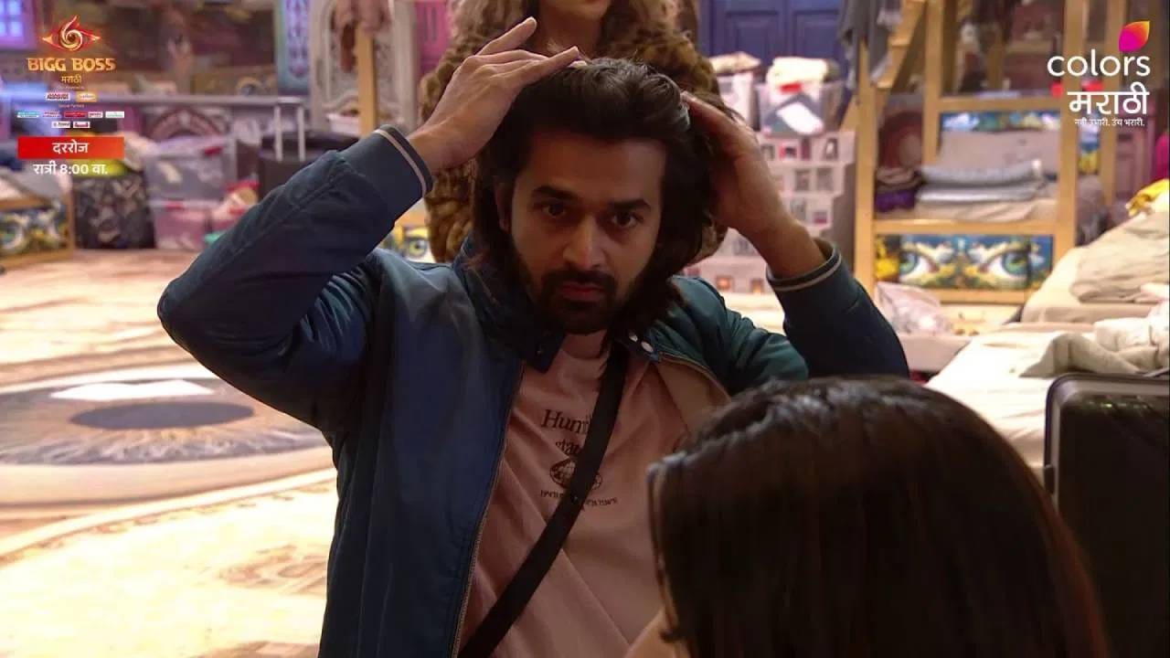 घरात वाइल्ड कार्ड एण्ट्री केलेल्या संकेत पाठकचा बिग बॉसच्या घरातील प्रवास संपणार असल्याचं कळतंय. नॉमिनेट झालेल्या सदस्यांपैकी संकेतला सर्वात कमी मतं मिळाल्याचं समजतंय. त्याच्यासोबत आणखी एका स्पर्धकाला घराबाहेर जावं लागणार आहे. 
