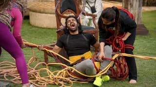 कॅप्टन्सी टास्कदरम्यान संकेतच्या गळ्यात अडकली दोरी अन्..; अखेर बिग बॉसला द्यावा लागला थांबण्याचा आदेश