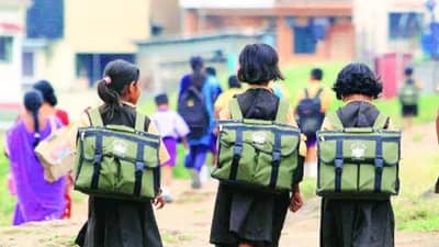 मराठी न शिकवणाऱ्या शाळांना दणका, शिक्षणमंत्र्यांचा मोठा निर्णय; नवा नियम काय?