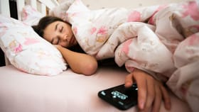 वयानुसार किती तास झोप आवश्यक? तुमचं गणित जुळतंय का? एकदा तपासाच.