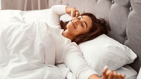 रात्री झोपण्यापूर्वी 'ही' कामे केल्यास तुम्हाला शांतपणे झोप लागेल....