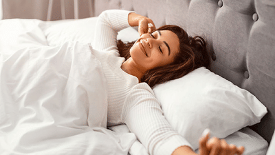 रात्री झोपण्यापूर्वी ही कामे केल्यास तुम्हाला शांतपणे झोप लागेल....