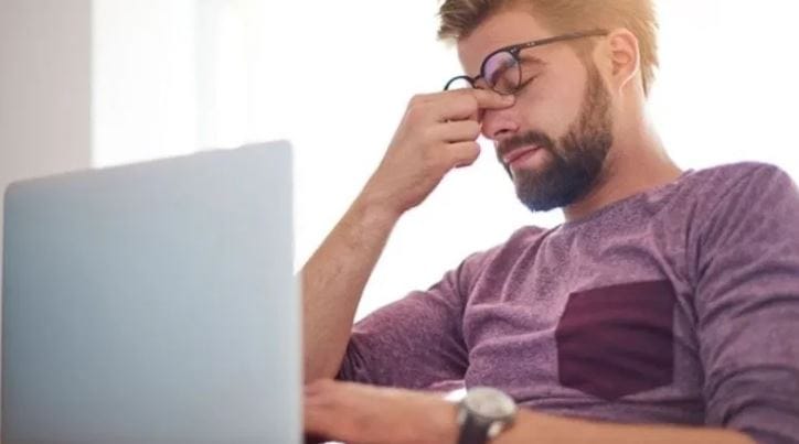 परंतु असे काही किफायतशीर आणि चांगले मार्ग आहेत, ज्यांच्या मदतीने तुम्ही स्ट्रेसपासून स्व:तला वाचवू शकता. यातील पहिला मार्ग म्हणजे मातीवरून चालणे. विना चपलाचे तुम्ही मातीवरून चालले तर तुमचा स्ट्रेस कमी होऊ शकतो, असे सांगितले जाते. 