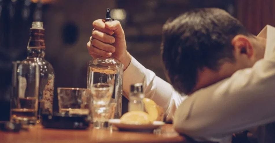 Balkan 176 Vodka हे मद्य सर्बियात तयार होते. या मद्यात 88 टक्के अल्कोहोल असते. या बॉटलवर आरोग्याशी संंबंधित एकूण 13 प्रकारच्या सूचना दिलेल्या असतात. त्यामुळेच हा व्होडका पिताना काळजी घ्यायला हवी.