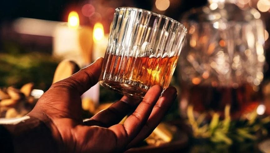 दुसऱ्या क्रमांकावर Bacardi 151 नावाची रम येते. या रममद्ये 75.5 टक्के अल्कोहोल असते. ही रम स्टिलच्या बॉटलमध्ये असते. या मद्यात अल्कोहोलचे प्रमाण जास्त असल्याने आग लागू नये म्हणून पॅकिंग करताना खूप काळजी घेतली जाते. सनसेट नावाची रमदेखील खूप स्ट्रँग असते. यात 84.5 टक्के अल्कोहोल असते. त्यामुळेच हे मद्य पिताना योग्य काळजी घेतली पाहिजे, असे सांगितले जाते.