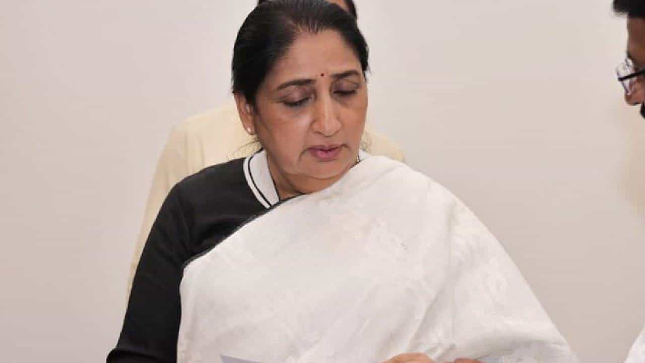 सुनेत्रा पवार यांच्या लेटरबॉम्बने खळबळ, निवडणूक आयोगाकडे मोठी मागणी; पक्षाचा...मोठी माहिती समोर!