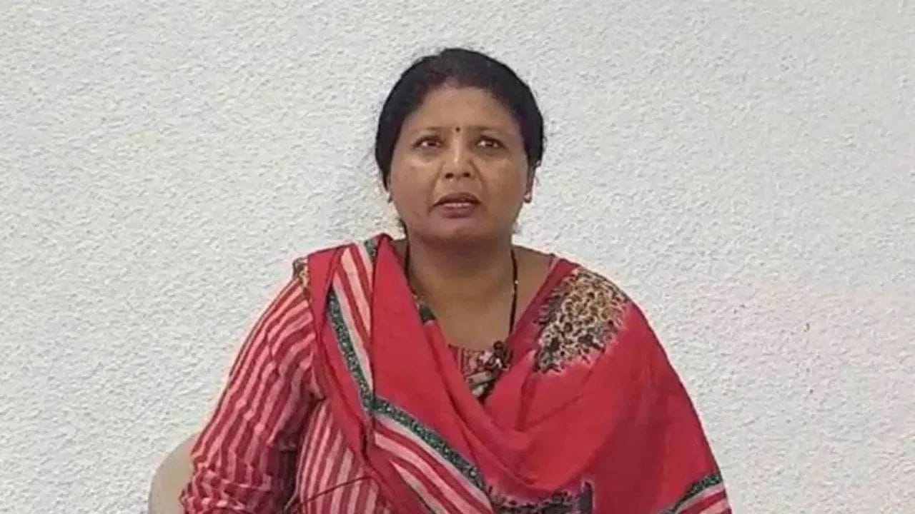 रुपाली चाकणकर यांच्यावर अटकेची टांगती तलवार ? काय म्हणाल्या सुषमा अंधारे ?