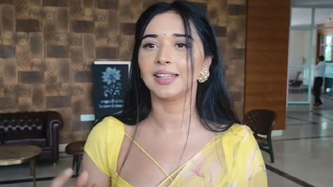 या व्हिडिओला सोशल मीडियावर मोठा प्रतिसाद मिळत आहे. विशेषतः तान्या मित्तलच्या अभिनयाचेही कौतुक होत आहे. बिग बॉस 19 मधून प्रसिद्ध झालेल्या तान्या मित्तलसाठी हा एक मोठा ब्रेक मानला जात आहे. मोठ्या स्टारसोबत काम करण्याची ही तिची पहिलीच संधी असून प्रेक्षकांनी तिला जबरदस्त डेब्यू असे संबोधले आहे.