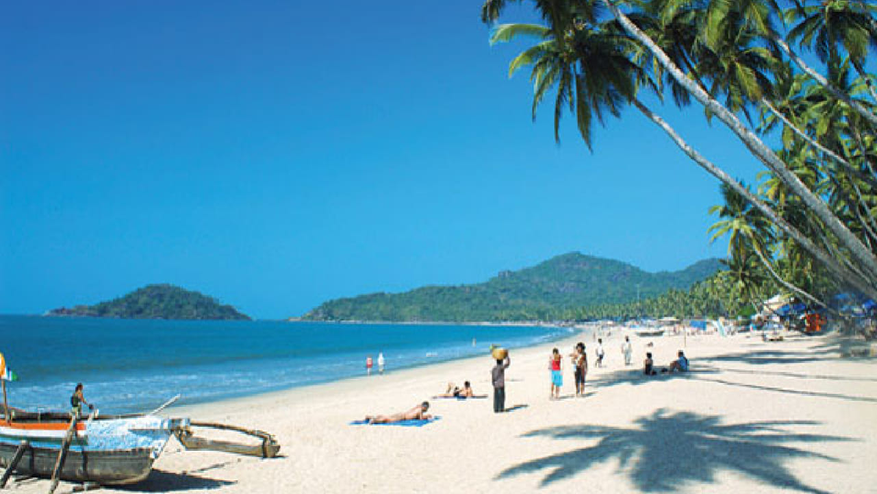 उन्हाळ्याची सुट्टी म्हटलं की अनेक जण थंड हवेच्या ठिकाणांचा विचार करतात. मात्र, कोकणातील निसर्गसौंदर्य, स्वच्छ समुद्रकिनारे आणि खास कोकणी खाद्यसंस्कृती यामुळे हा भाग पर्यटकांसाठी नेहमीच आकर्षणाचा केंद्रबिंदू ठरतो. 