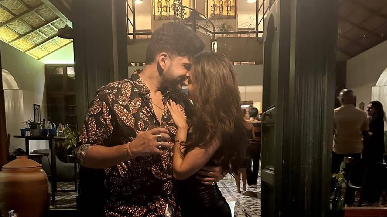 या मराठी अभिनेत्रीने 9 वर्षांनी मोठ्या बॉयफ्रेंडशी गुपचूप केलं लग्न? चर्चांना उधाण या मराठी अभिनेत्रीने 9 वर्षांनी मोठ्या बॉयफ्रेंडशी गुपचूप केलं लग्न? चर्चांना उधाण