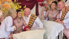 तिचा दोघांवर जीव जडला, मग एकाच मंडपात दोघांशीही केलं लग्न!.