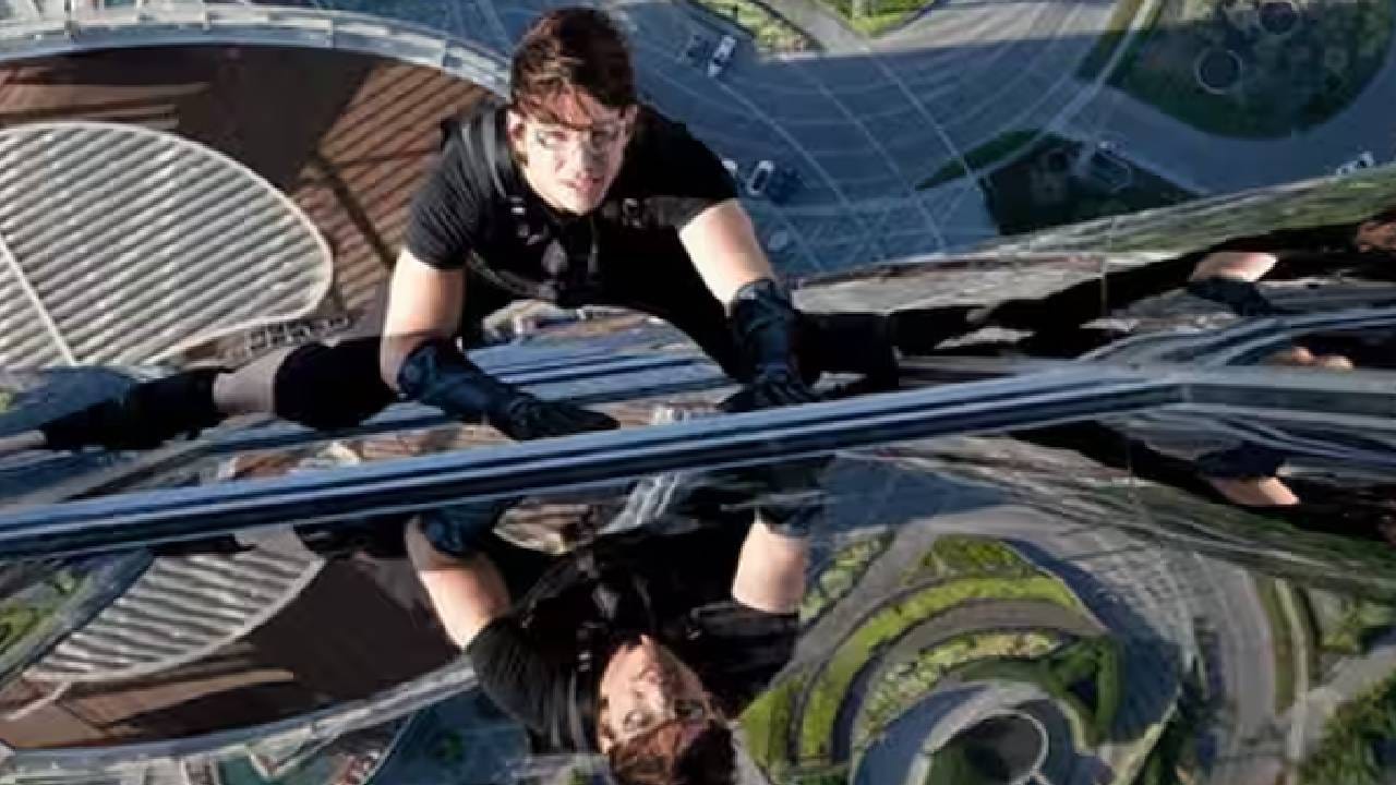 हॉलिवूड स्टार टॉम क्रूझला त्याच्या चित्रपटासाठी ग्राफिक्स वापरणं अजिबात आवडत नाही. त्यातील प्रत्येक सीन खरा वाटावा यासाठी तो स्वत: सर्व स्टंट करतो. सीन कितीही कठीण असला तरी टॉम क्रूझ बॉडी डबलचा वापर करत नाही. याच कारणासाठी त्याला मॉडर्न डे जॅकी चैन असंही म्हटलं जातं. 
