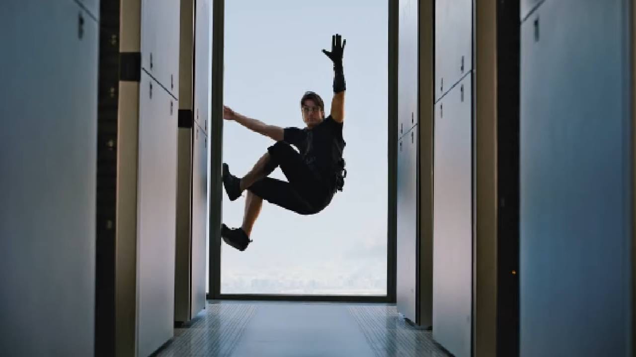 या सीनसाठी टॉम क्रूझने हार्नेस आणि सेफ्टी केबल्सची मदत घेतली होती. परंतु खरा स्टंट अत्यंत उंचावर शूट झाला होता. या सीनच्या शूटिंगआधी काही महिने ट्रेनिंग घेण्यात आली होती. हवेचा वेग, काचेवरची पकड, शरीराच्या वजनाचं संतुलन अशा सर्व गोष्टी विचारात घेतल्या गेल्या. 
