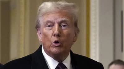 US Iran War : अमेरिका मोठ्या संकटात, डोनाल्ड ट्रम्प यांनी हात जोडले, डोळे झाकले..., नेमकं काय घडतंय?