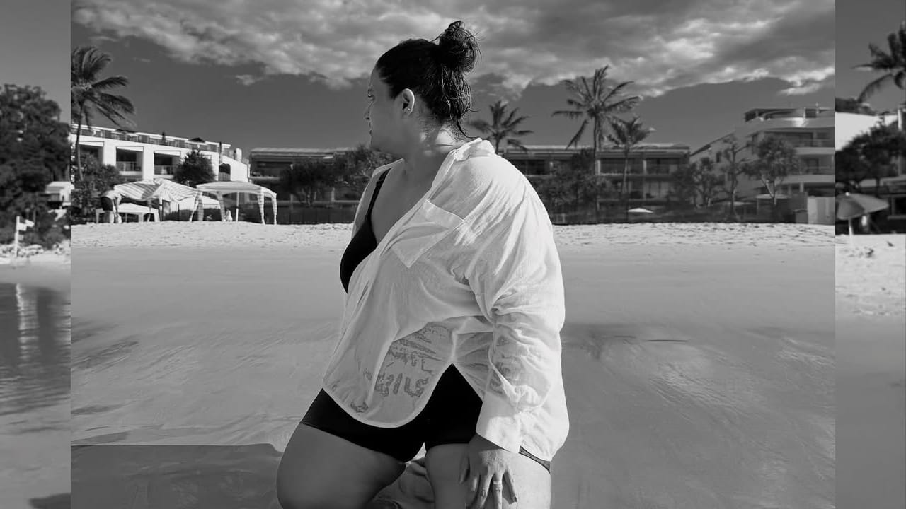 ‘महाराष्ट्राची हास्यजत्रा’मधील कोळीवाड्याची रेखा म्हणून घराघरात पोहोचलेली अभिनेत्री वनिता खरात ही नेहमीच वेगवेगळ्या कारणांनी चर्चेत असते. तिच्या अभिनयाचे अनेक चाहते आहेत. मात्र, लोकप्रियतेसोबतच तिला अनेकदा सोशल मीडियावर ट्रोलिंगलाही सामोरे जावे लागले आहे.