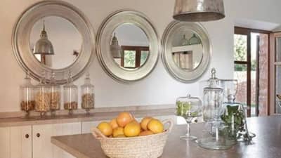 स्वयंपाकघरात आरसा लावत असाल तर व्हा सावध, कुटुंबावर संकट येण्याची शक्यता, वास्तूशास्त्रात काय सांगितलंय