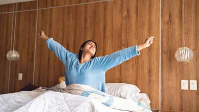 Vastu Shastra : सकाळी झोपेतून उठल्यानंतर अस्वस्थ वाटतं? चीडचीड होते? मग बेडपासून या 5 गोष्टी दूर ठेवा