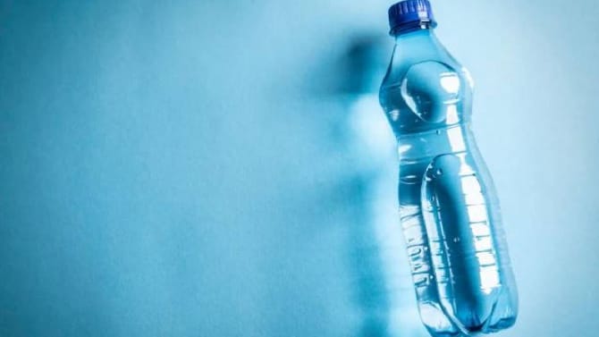 जिथं युद्ध भडकलं तिथं पाण्याची बॉटलची किंमत किती; वाचून धक्काच बसेल!