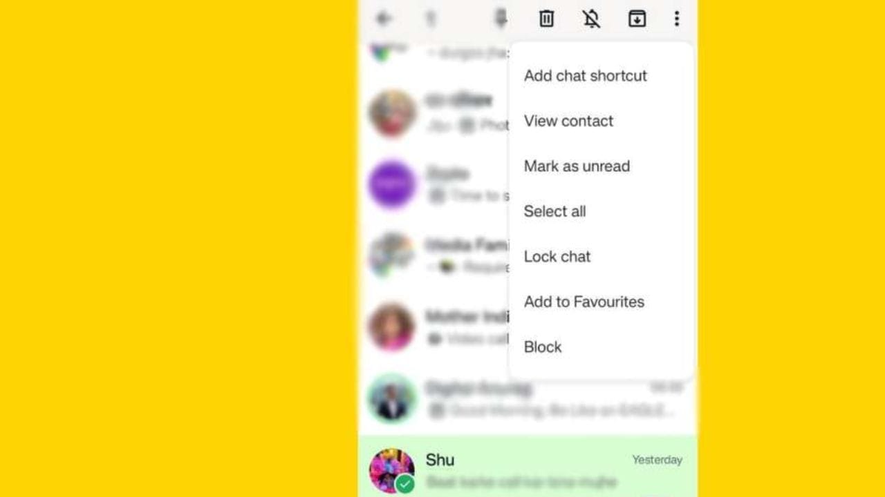 सर्वात आधी तुमच्या फोनमधील WhatsApp ओपन करा. ज्या व्यक्तीच्या चॅटचा शॉर्टकट हवा आहे, त्या चॅटवर Long Press करा. यानंतर आता उजव्या कोपऱ्यात असलेल्या तीन डॉट्स (Menu) वर क्लिक करा.