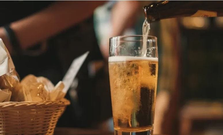 जगात सर्वाधिक विकणारी ही तिसऱ्या क्रमांकाची व्हिस्की आहे. या व्हिस्कीचे नाव इम्पेरियल ब्लू असे आहे. भारतात सर्वाधिक पिली जाणारी ही व्हिस्की आहे. या व्हिस्कीची एक बॉटल 490 रुपयांना मिळते. 