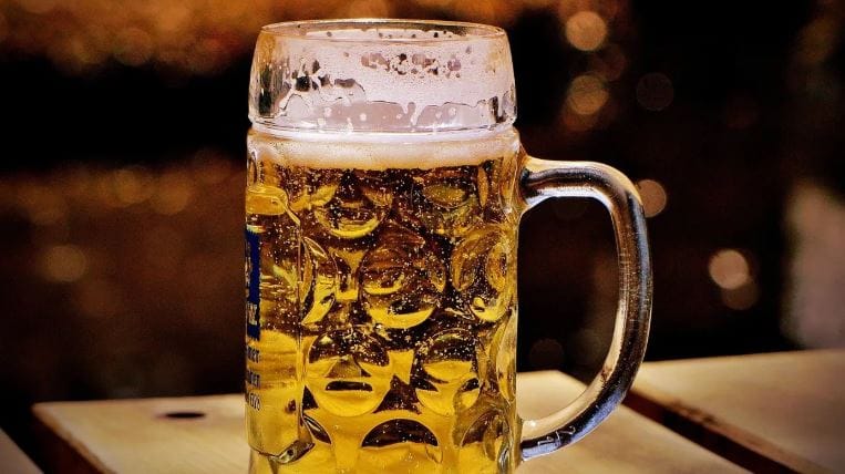 रॉल चेलॅन्ज ही व्हिस्कीदेखील अनेक लोक पितात. यूनायटेड स्पिरीट लिमिटेड या कंपनीकडून ही व्हिस्की तयार केली जाते. बाजारात या व्हिस्कीची 750 मिलीची बॉटल 410 रुपयांना भेटते. दरम्यान, वर नमूद केलेल्या सर्व किमती आता बदललेल्या असू शकतात.