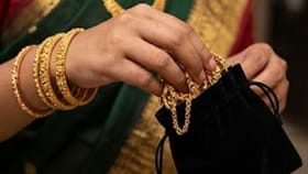 पत्नीच्या दागिन्यांवर पतीचा किती अधिकार? प्रत्येक पुरुषाला याची माहिती.