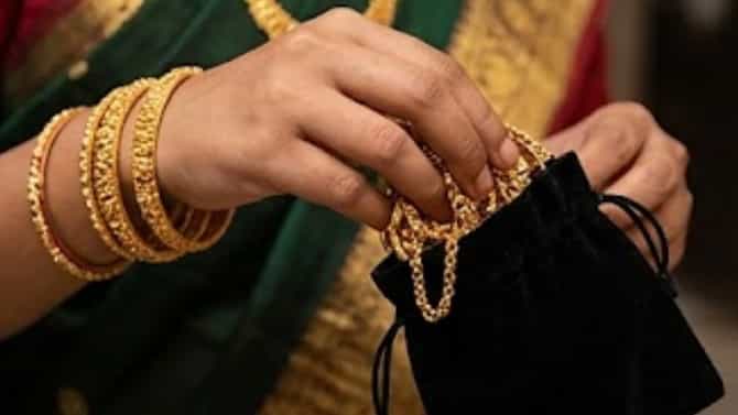 पत्नीच्या दागिन्यांवर पतीचा किती अधिकार? प्रत्येक पुरुषाला याची माहिती असायलाच हवी