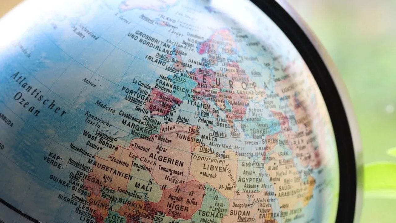 तिसरं जागतिक महायुद्ध झालं तर फक्त दोनच देश वाचतील; भारताचं तर... तिसरं जागतिक महायुद्ध झालं तर फक्त दोनच देश वाचतील; भारताचं तर...