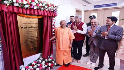 Yogi Adityanath : पाकिस्तान म्हणजे आजार, कपिल देव यांच्या रुग्णालयाच्या उद्घाटनादरम्यान योगींचा शेजाऱ्यांवर हल्लाबोल
