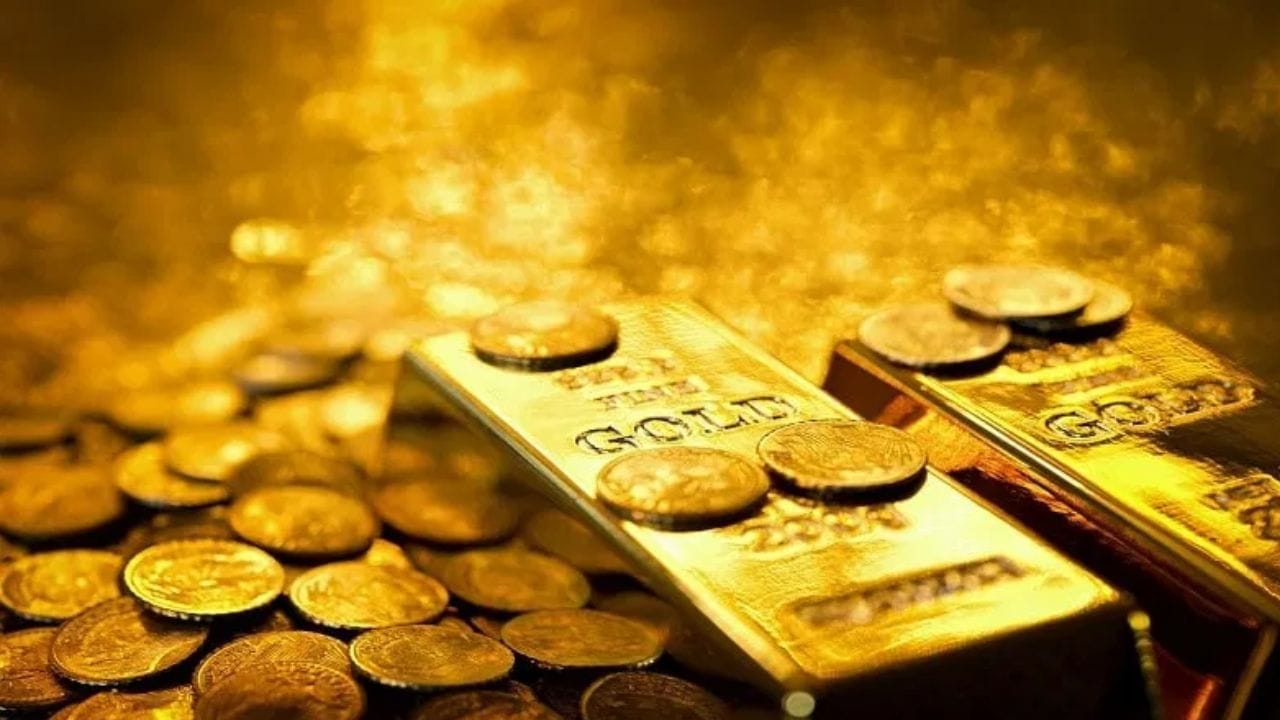 गेल्या काही दिवसांपासून सोने-चांदीच्या दरात सातत्याने वाढच होताना दिसून येत आहे. मध्य पूर्वेत युद्धामुळे मोठा तणाव पहायला मिळत आहे. या युद्धाचा परिणाम थेट सोन्या-चांदीच्या दरावर झाला आहे. 