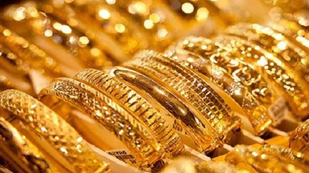 मध्य पूर्वेत युद्ध सुरूच आहे, या युद्धामुळे जगभरात मोठा तणाव निर्माण झाला आहे. या युद्धामुळे सोन्याचे दर गगनाला भिडले आहेत. जगातील अनेक देशांनी सोन्याची खरेदी वाढवल्याचं दिसून येत आहे. 