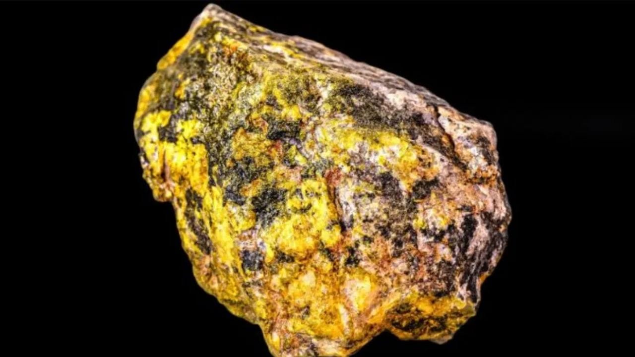 इराणकडून  हे वृत्त फेटाळून लावण्यात आलं आहे. मात्र या सर्व पार्श्वभूमीवर जाणून घेऊयात की  450 किलोग्रॅम इनरिच्ड युरेनियम पासून किती अणुबॉम्ब तयार केले जाऊ शकतात? 450 किलोग्रॅम इनरिच्ड युरेनियम किती खतरनाक असू शकतं?