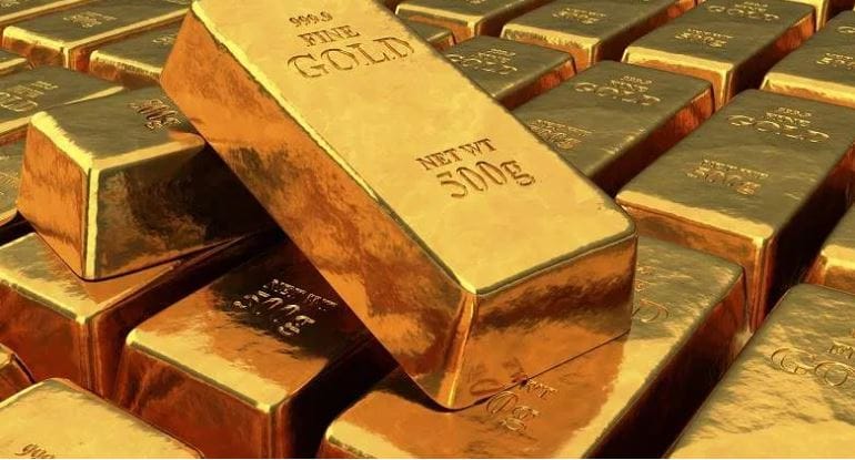 इराणच्या युद्धामुळे जागतिक पातळीवर अस्थिरता आहे. कधी सोन्याचा भाव वाढतोय तर कधी कमी होतोय. परंतु आता गेल्या तीन दिवसांपासून सलग सोन्याच्या भावात घसरण होत आहे. आजदेखील सोनं चांगलंच घसरलं आहे.