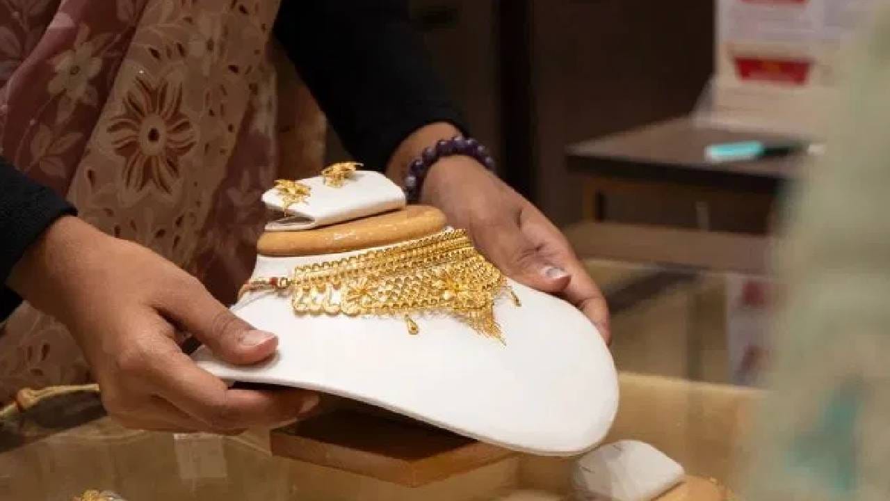 Gold Price Today : मुंबई-दिल्लीत दर खाली, लगेच तपासा तुमच्या शहराचा भाव, 10 ग्रॅम सोनं आज..