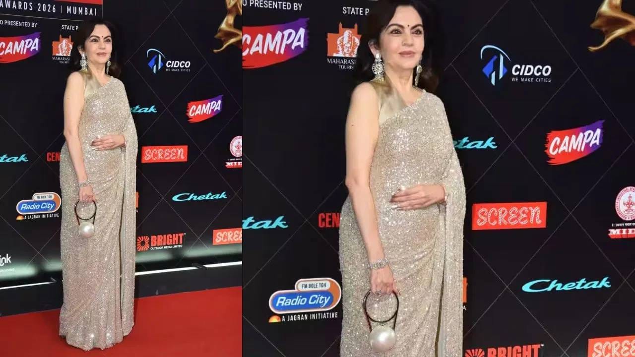 नीता अंबानी यांनी या साडीसह स्लीव्हलेस सुबक आणि स्ट्रक्चर्ड ब्लाउज परिधान केला होता. यासोबतच डायमंड सेट आणि पोल्का डॉट इअररिंग्सने त्यांच्या लूकमध्ये ग्लॅमरस टच दिला. नीता अंबानी यांनी एका हातात सुंदर घड्याळ तर दुसऱ्या हातात ब्रेसलेट घातलं होतं. (Photo : Google)