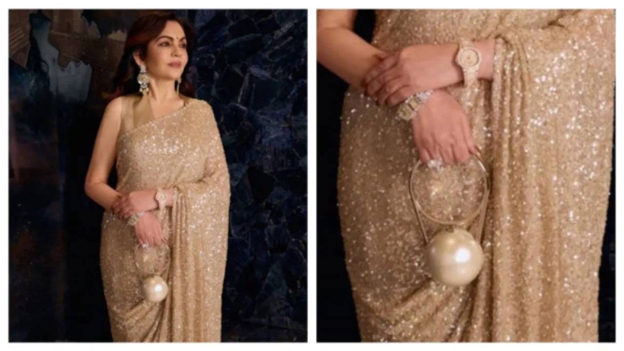 चेतक स्क्रीन अवॉर्ड्स 2026 च्या रेड कार्पेटवर नीता अंबानी यांनी अतिशय सुंदर अशी सोनेरी साडी नेसली होती; मात्र साडीपेक्षाही त्यांच्या लहानशा पर्सने लोकांचे लक्ष वेधून घेतले. तेव्हापासूनच लोकं नीता अंबानींच्या लहानशा पर्सची किंमत शोधण्यासाठी गुगलवर सर्च करत आहेत आणि त्यात काय काय वस्तू मावू शकतात याचा विचार करत आहेत. तुम्हाला हे वाचून आश्चर्य वाटेल पण नीता अंबानी यांच्या साडीपेक्षाही त्यांच्या हातातली पर्स ही जास्त महाग होती. चला जाणून घेऊया किंमत. (Photo : Google)
