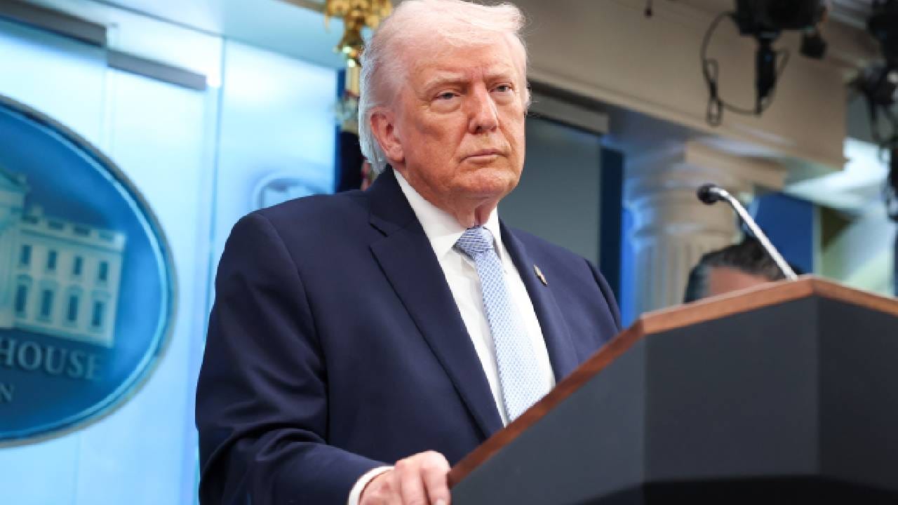 युद्ध विरामाची घोषणा होताच डोनाल्ड ट्रम्प संकटात… आपल्याच देशात… मोठ्या घडामोडींकडे जगाचे लक्ष