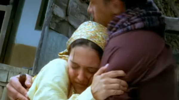 90 च्या दशकात आणि 2000च्या सुरुवातीच्या काळात हिंदी संगीतसृष्टीत रोमँटिक गाण्यांचे सुवर्णयुग पाहायला मिळाले. त्या काळात अनेक सुंदर आणि मनाला भिडणारी गाणी आली, जी आजही प्रेक्षकांच्या मनात तितकीच लोकप्रिय आहेत.